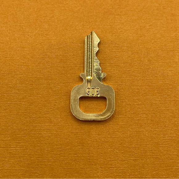 Louis Vuitton Gold Tone Cadena Key #306 For Speedy Alma Lock LV 🔑 - Picture 4 of 13